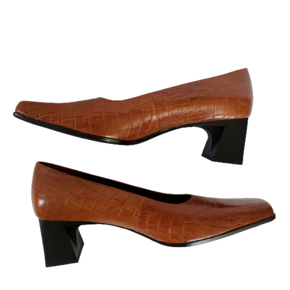 NATURALIZER EMBOSSED LEATHER square toe heeled pumps size 9